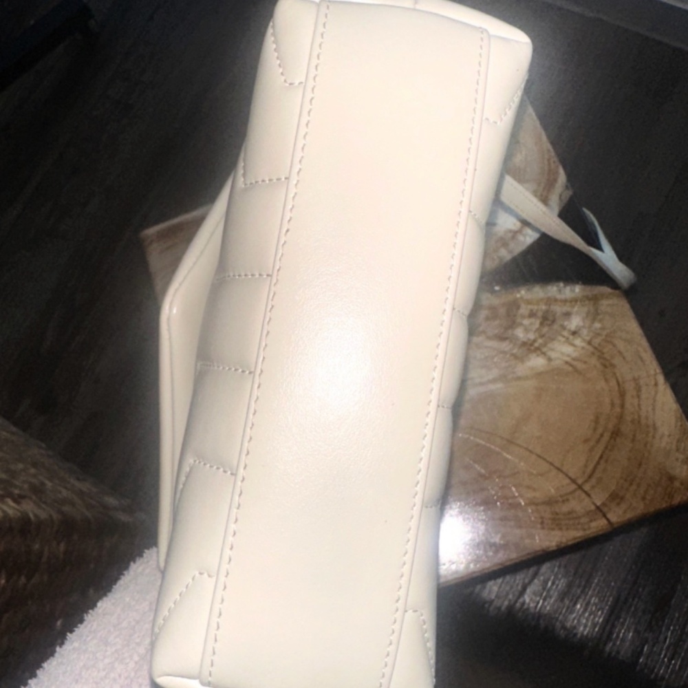 SAINT LAURENT Calfskin Y Quilted Monogram Toy Loulou Crossbody - Picture 6 of 7